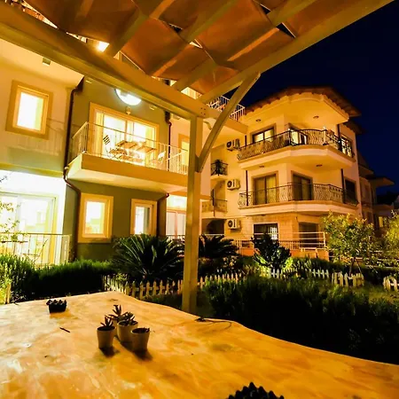 Kybele شقة فندقية 2*